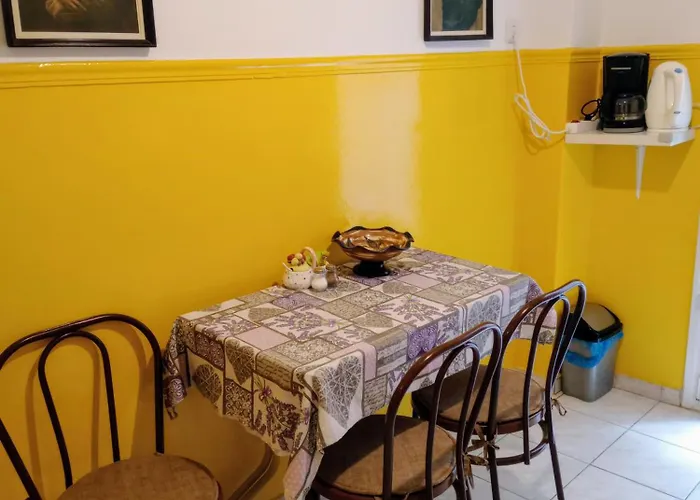 Eos Apartman *